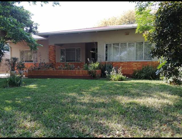 3 BEDROOM HOUSE FOR SALE IN RUSTENBURG EAST